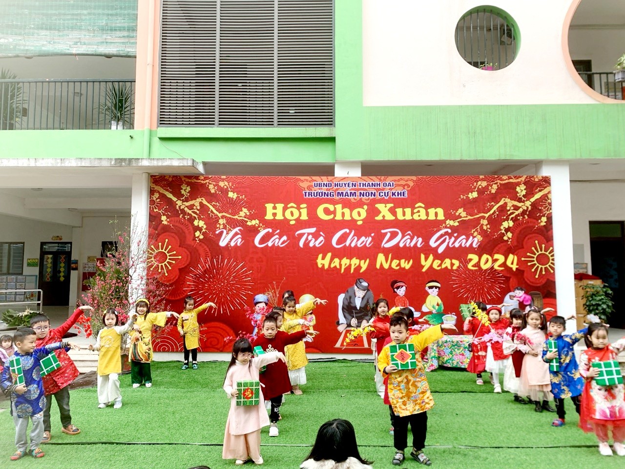 Trường Mầm non Cự Khê tổ chức Hội chợ Xuân và các trò chơi dân gian mừng Xuân Giáp Thìn 2024